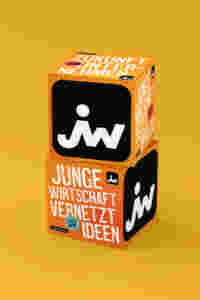 Jw sitzwuerfel box mockup 02 copy KORR 1200 X1800